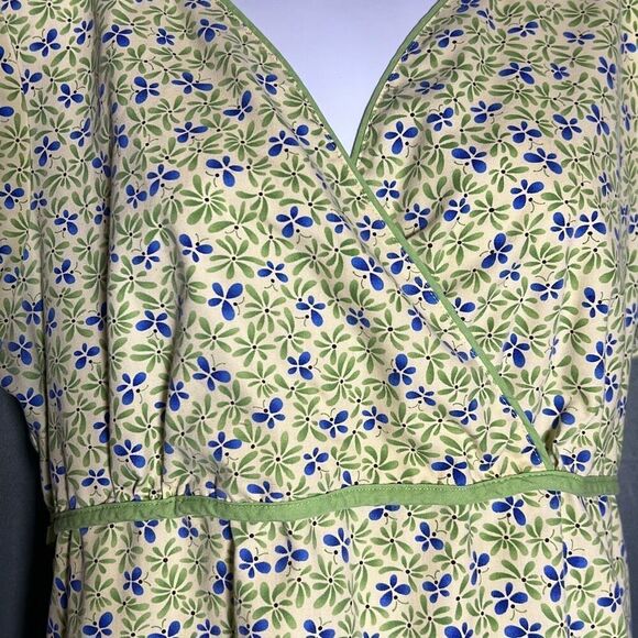 SB Scrubs Floral Print Wrap Top – Size M – Short Sleeve - Picture 3 of 6